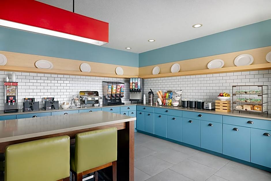 Country Inn & Suites by Radisson, Springfield, OH