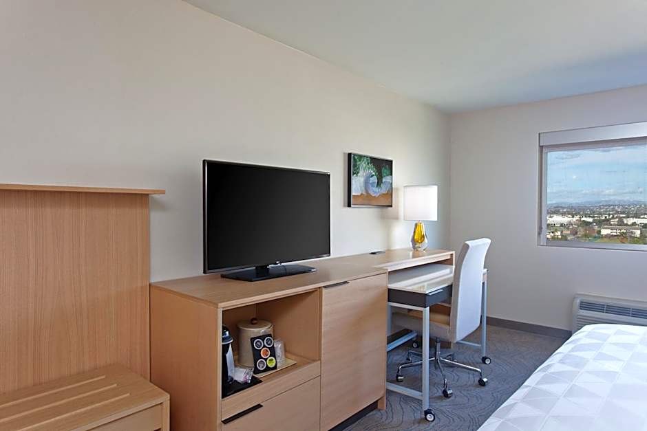 Holiday Inn Los Angeles - LAX Airport By IHG