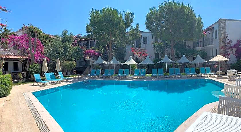 Moonshine Hotel & Suites
