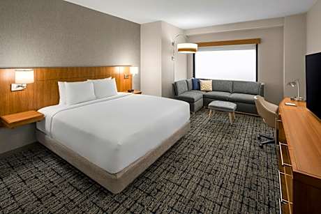 King Room with Sofa Bed and Roll-In Shower - Disability Access