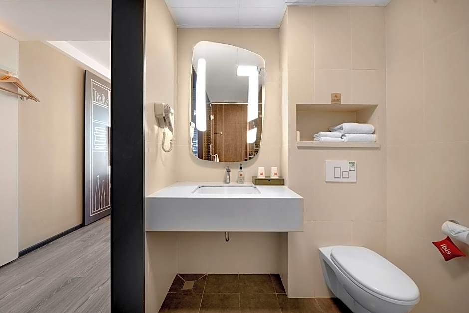 Ibis Harbin West Railway Station Wanda plaza hotel