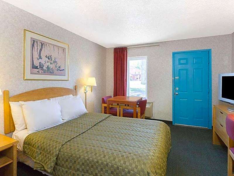 POCONO NIGHT LODGE