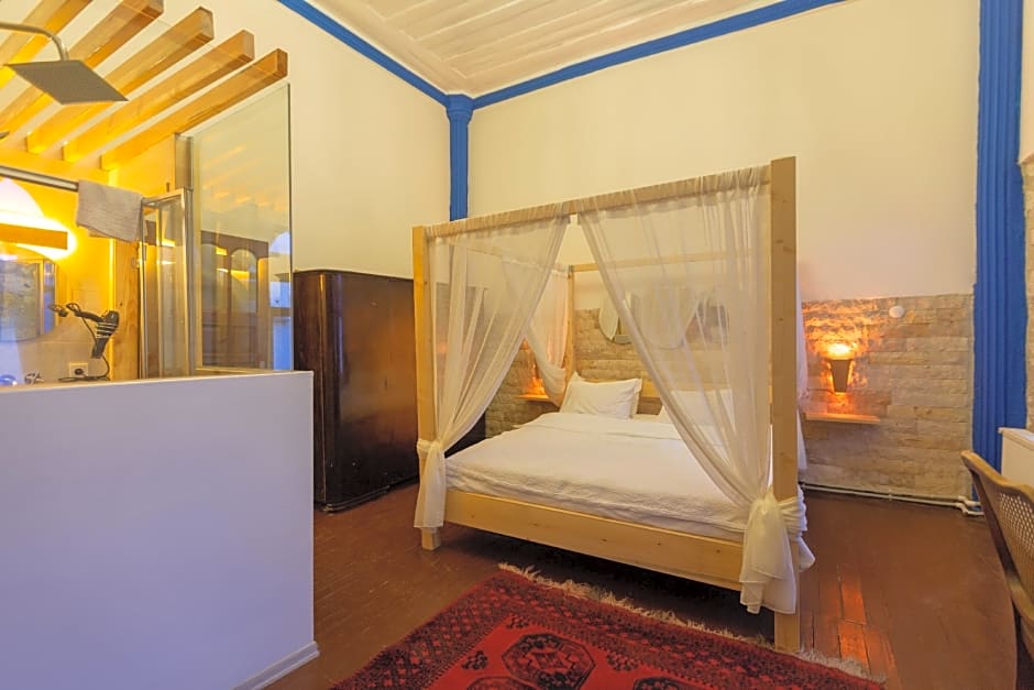 Photo 1 of 7 of Deluxe 1 King Bed