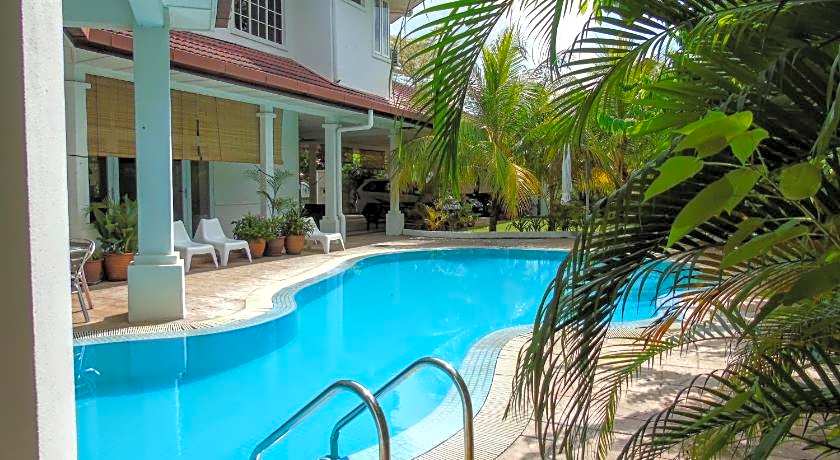 Rumah Putih B&B near KLIA