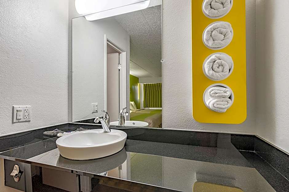 Days Inn by Wyndham Cincinnati I-71