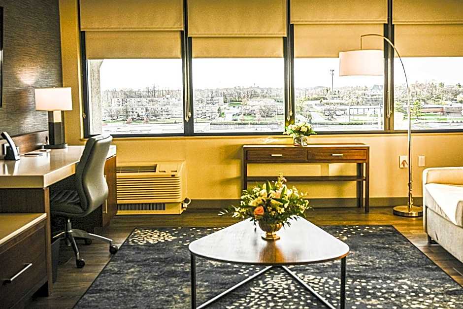Delta Hotels by Marriott Cincinnati Sharonville