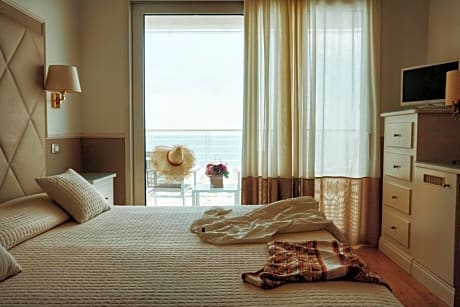 Double or Twin Room with Sea View