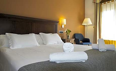 Double Room Queen Bed