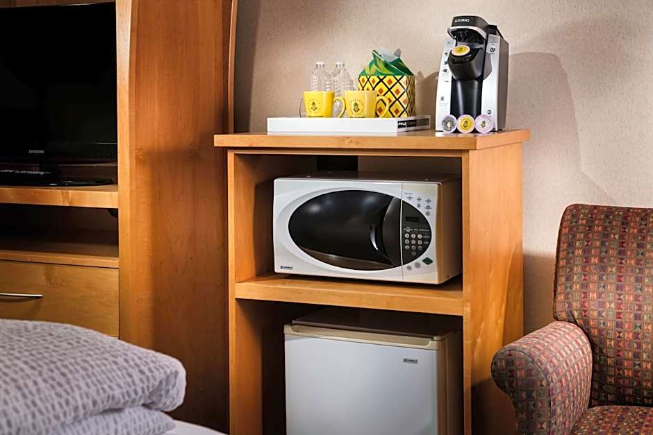 University Inn - A Staypineapple Hotel