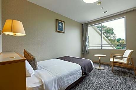 Pet-friendly room with a small double bed and private bathroom - Non-Smoking