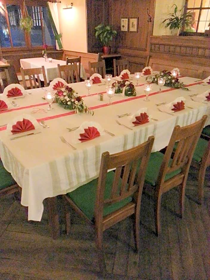 Altstadt- und Businesshotel Pfaubräu - Brauereigasthof - Frühstücksbuffet - kostenfreie Radgarage - Hunde willkommen