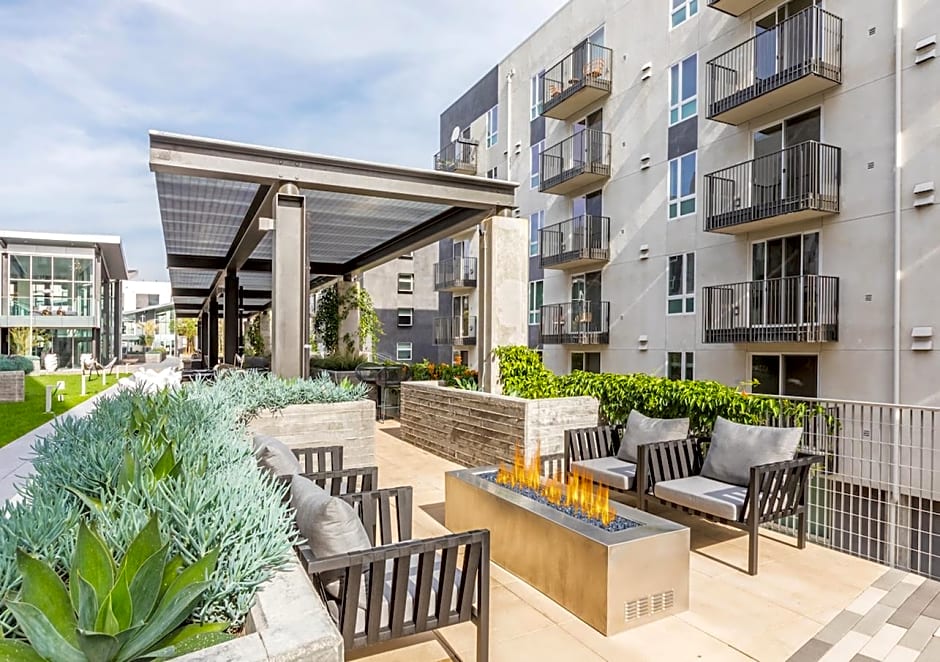 SuitesRUs Apart Hotel near Dodgers Stadium