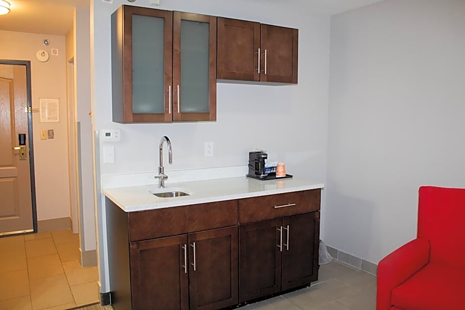 Country Inn & Suites by Radisson, Big Rapids, MI