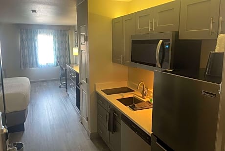 King Suite with Kitchenette - Non-Smoking