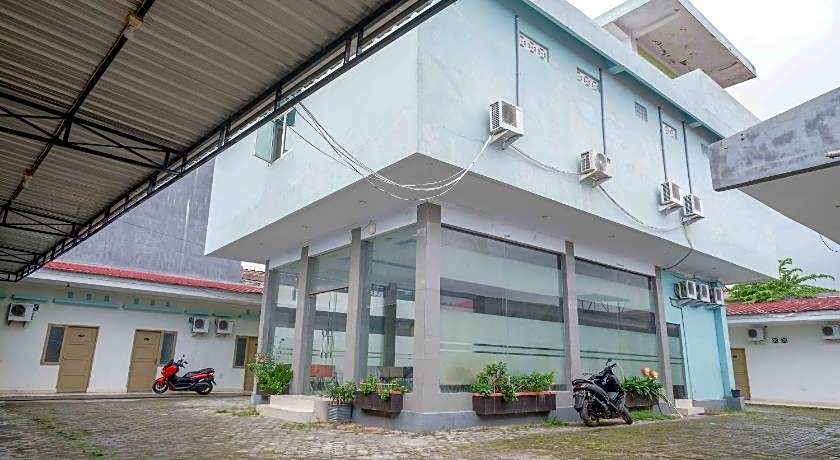 Urbanview Hotel Platinum Parepare