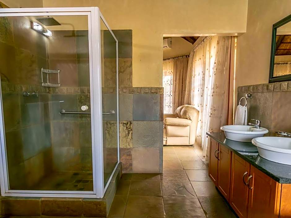 Zebula Golf and Wildlife Estate - Oryx Walkway Pax 16 - Moi Signature Luxury villa