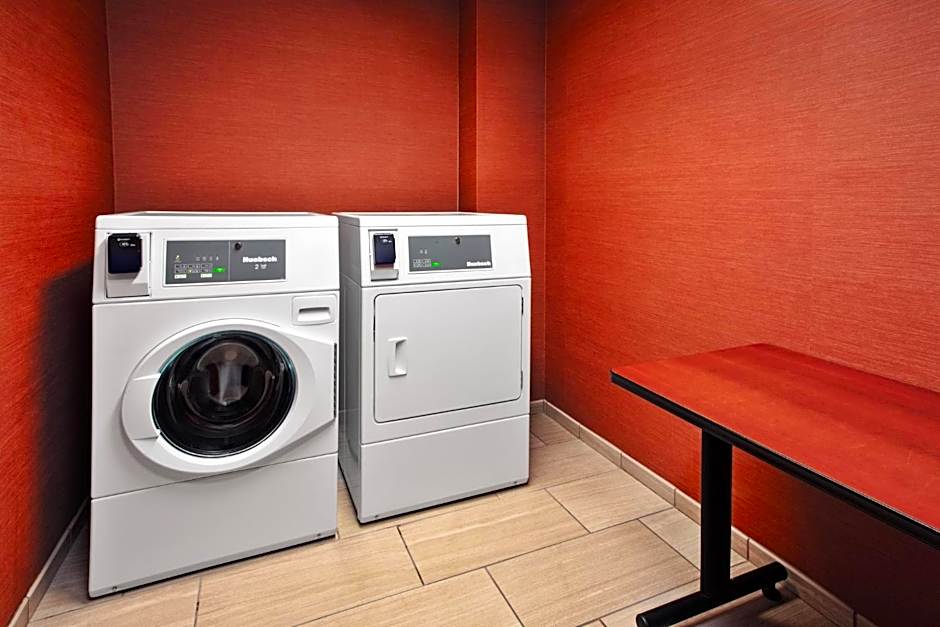 Holiday Inn Express Hotel & Suites Grand Rapids-North By IHG