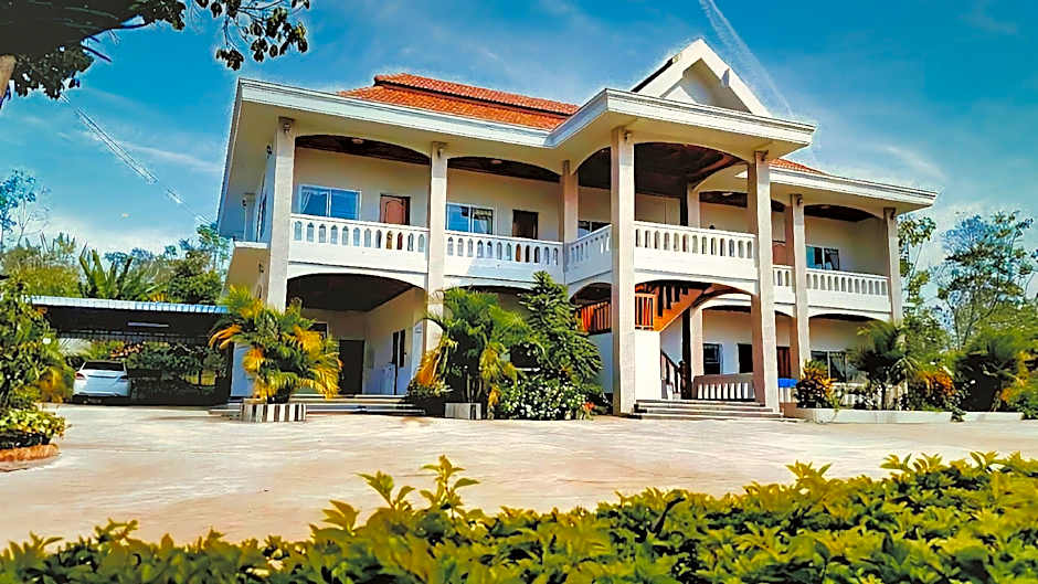Beyond Pub, Guest​ House & Hotel