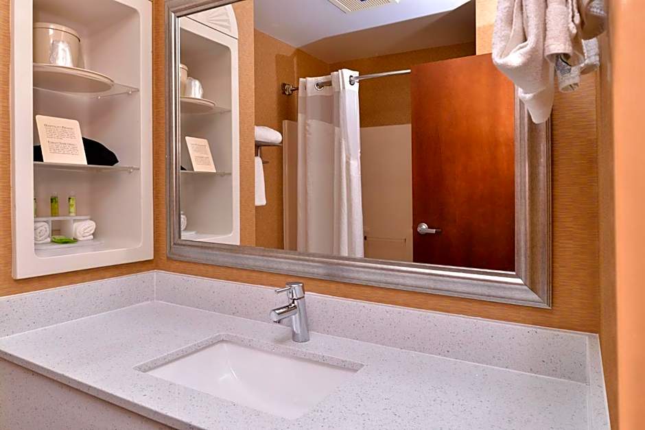 Holiday Inn Express Hotel & Suites Cincinnati-Blue Ash By IHG