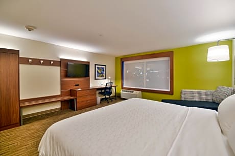 King Room with Roll-In Shower - Disability Access