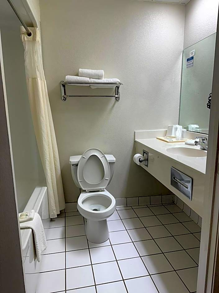 Quality Inn & Suites Thomasville I-85