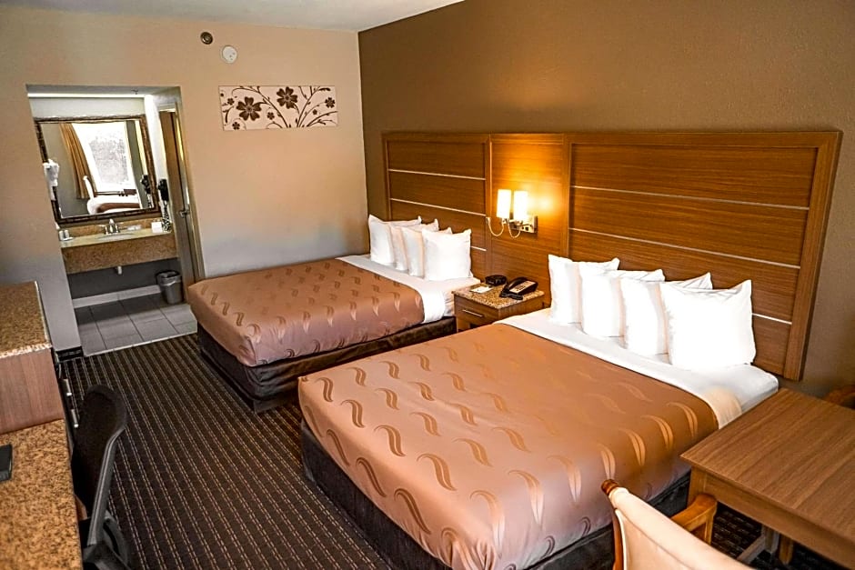 Quality Inn & Suites Near Six Flags - Austell