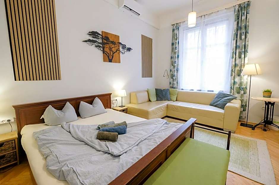Acacia Private Rooms & Studios