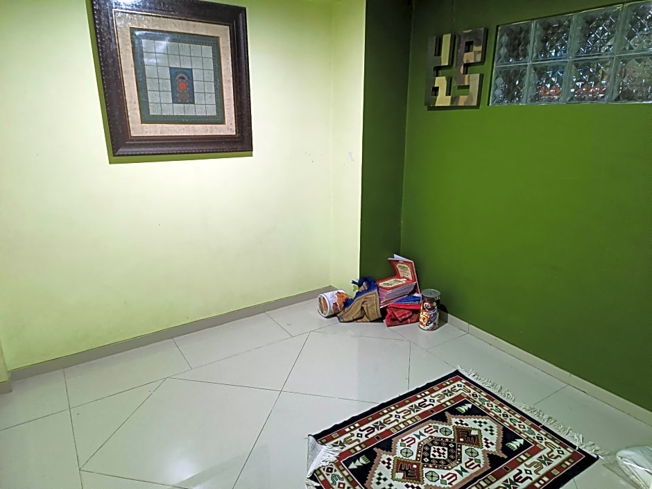 Balqies Homestay Syariah Makassar Mitra RedDoorz