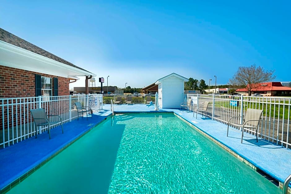 Travelodge by Wyndham Santee