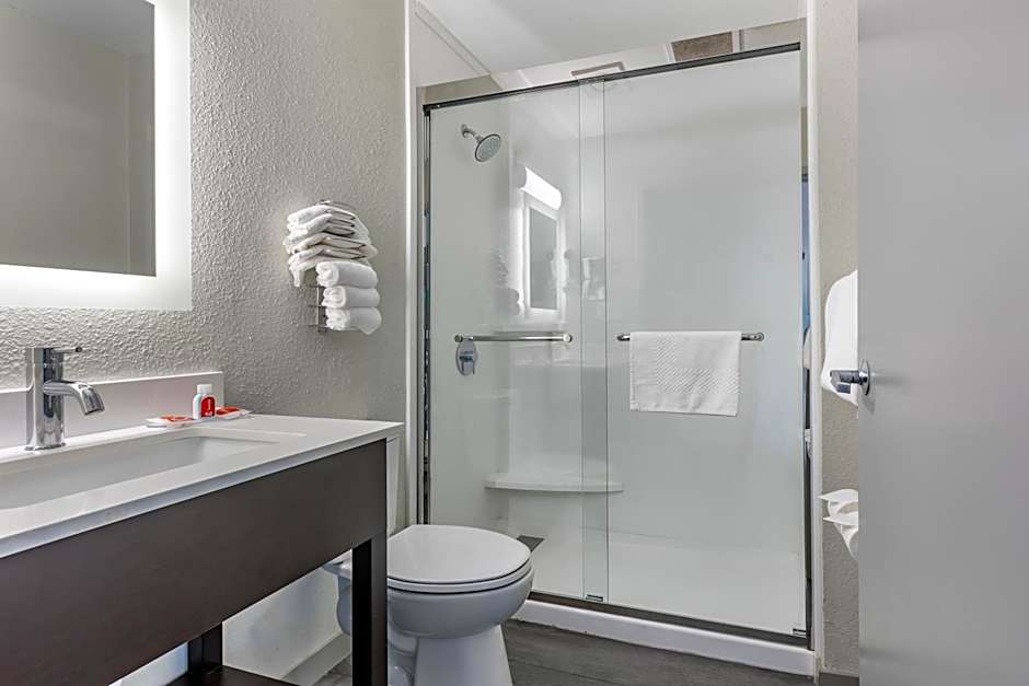 Econo Lodge Inn And Suites Greenville