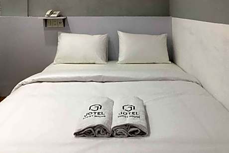 RedDoorz @ Jotel Guest House Medan