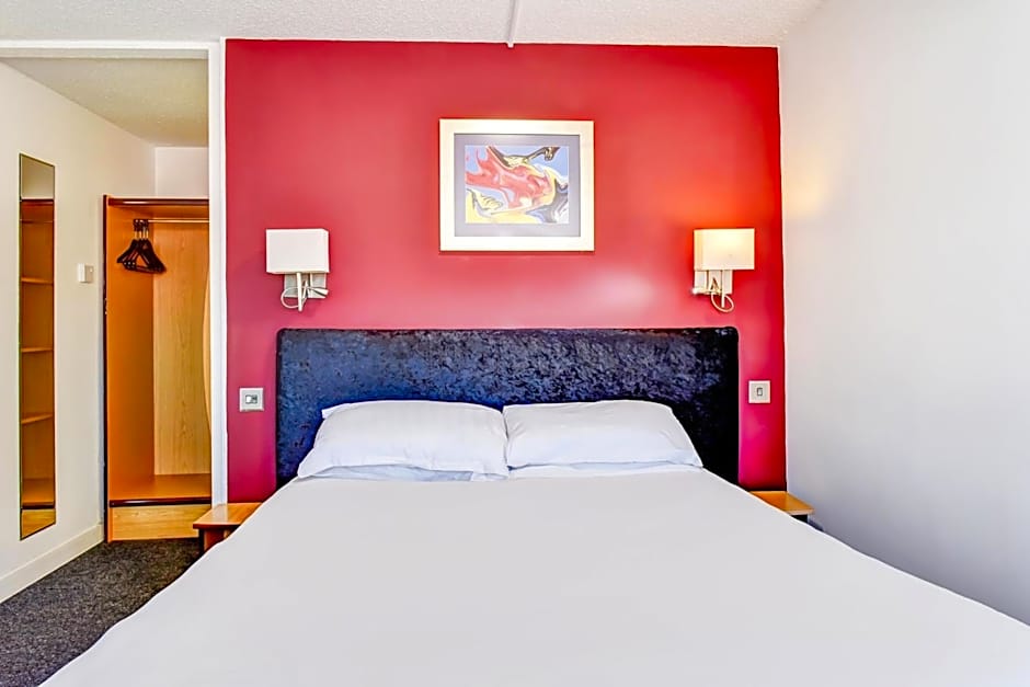 The Hotel Rafiya, Redditch