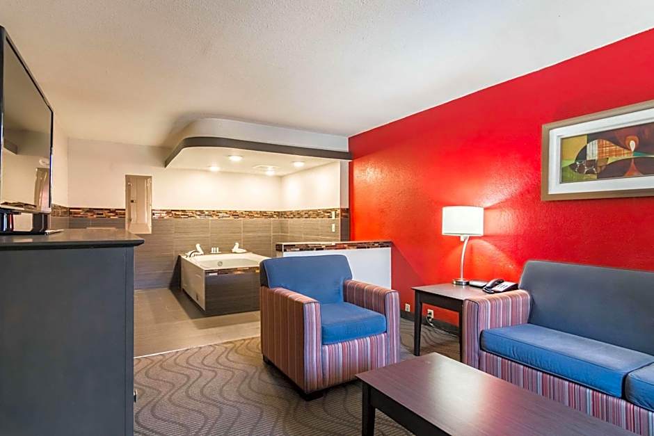 Clarion Inn & Suites Russellville I-40