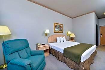 Econo Lodge Inn & Suites