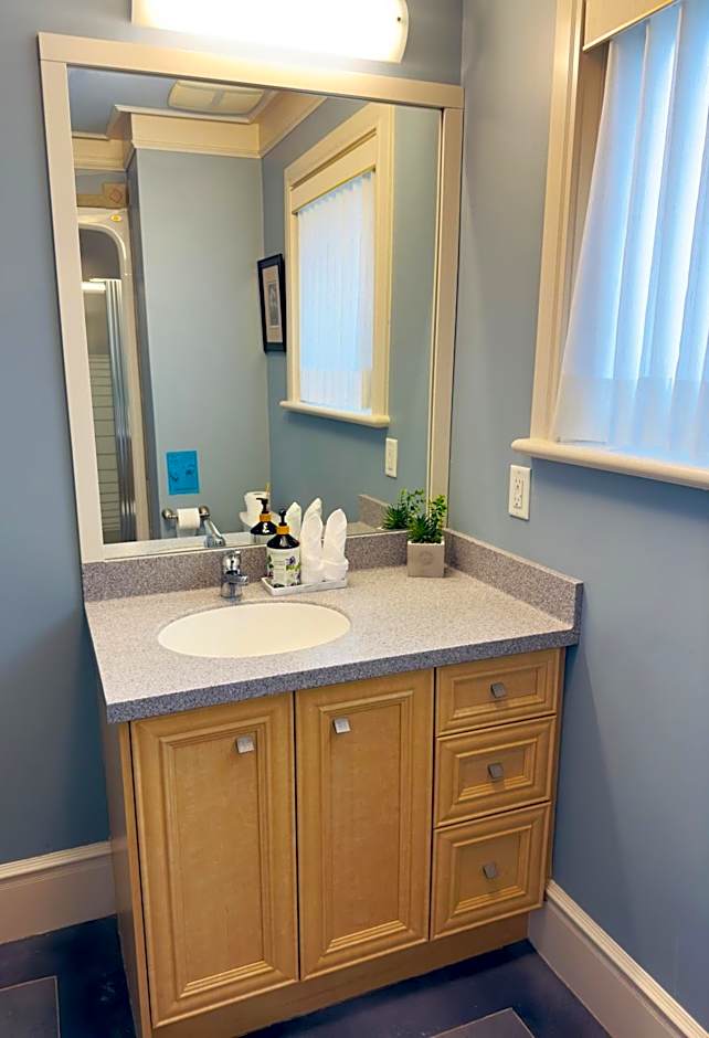 Unitrip Queen bed Room 2