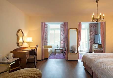 Junior Suite with Lake View and Balcony