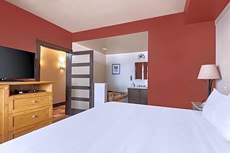 1 Bedroom 1 King Suite Upstairs