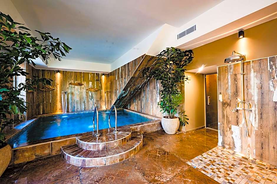 Le Hameau des Pesquiers Ecolodge, Curio Collection by Hilton
