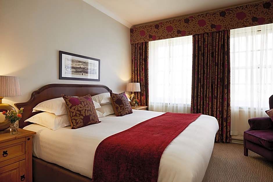 Macdonald New Blossoms Hotel