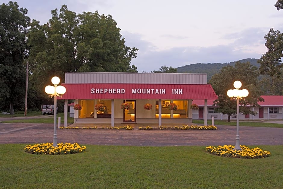 Shepherd Mountain Inn & Suites