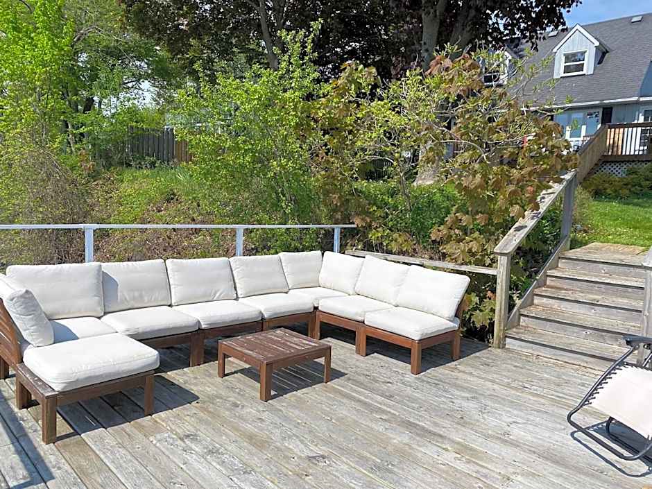 Cozy family waterfront retreat recently renovated