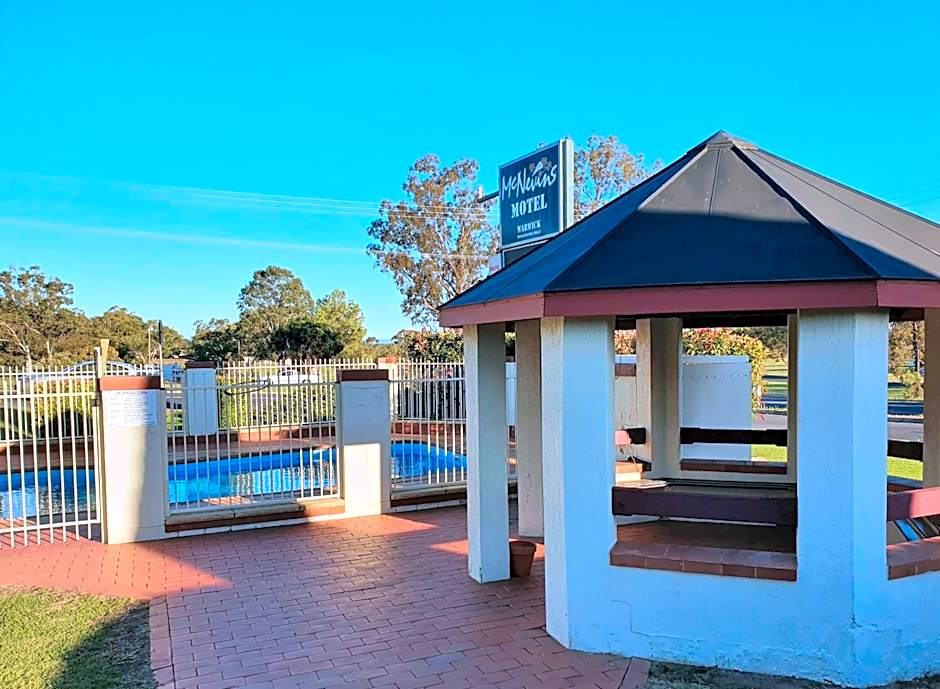 McNevins Warwick Motel