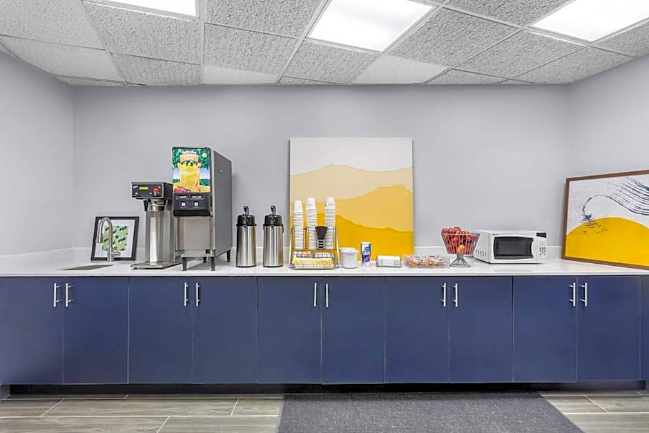 Super 8 by Wyndham Chicago IL