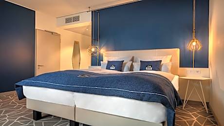 Standard Queen Room - Disability Access