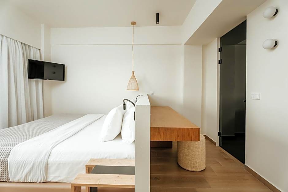 Paralos The Maxine Adults Only