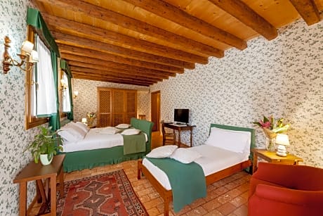 King Superior Room - 4 Adults