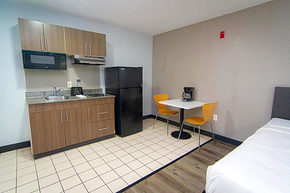Studio 6 Extended Stay - West Palm Beach, FL