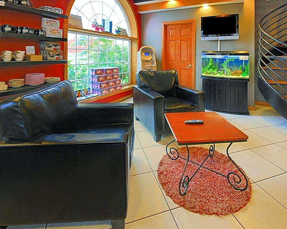 Econo Lodge At The Falls North