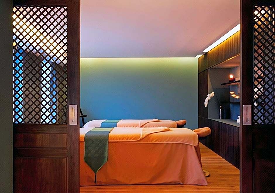 The Quarter Hualamphong by UHG