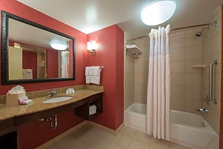 King Room with Bath Tub - Mobility Access